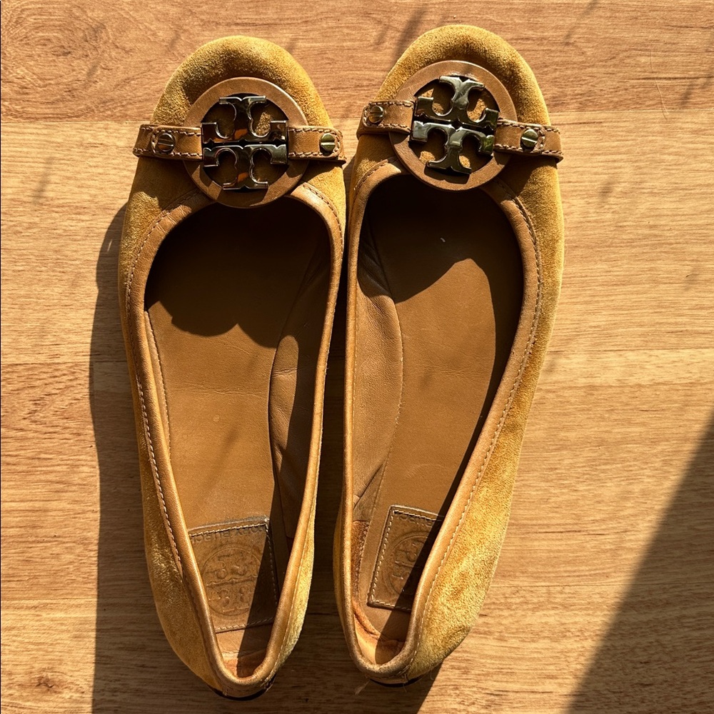 Tory Burch Tan Flats with Gold Accents - Picture 5 of 5